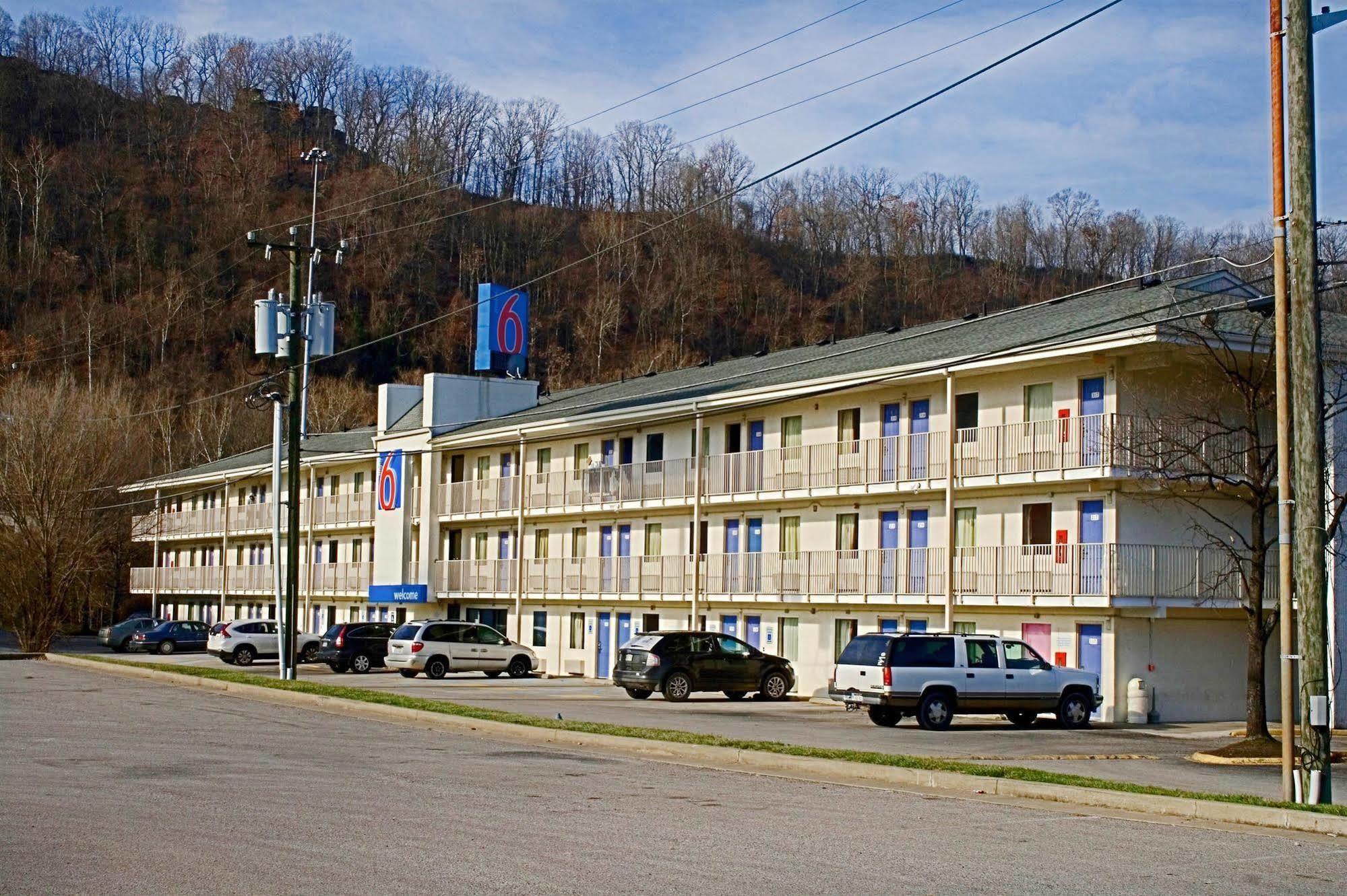 Days Inn By Wyndham Charleston Wv Exteriör bild